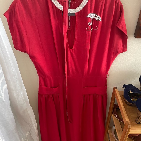 Red Beaded Rayon Pinup 50s Vintage Dress (modern size M-L) In Amazing Condition! - Picture 2 of 7